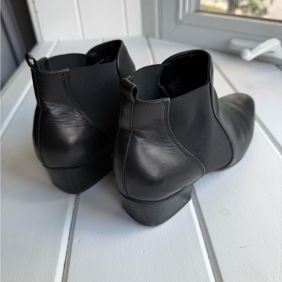 Aquatalia - Leather Ankle Chelsea Boots - Size 8.5 - Picture 3 of 4